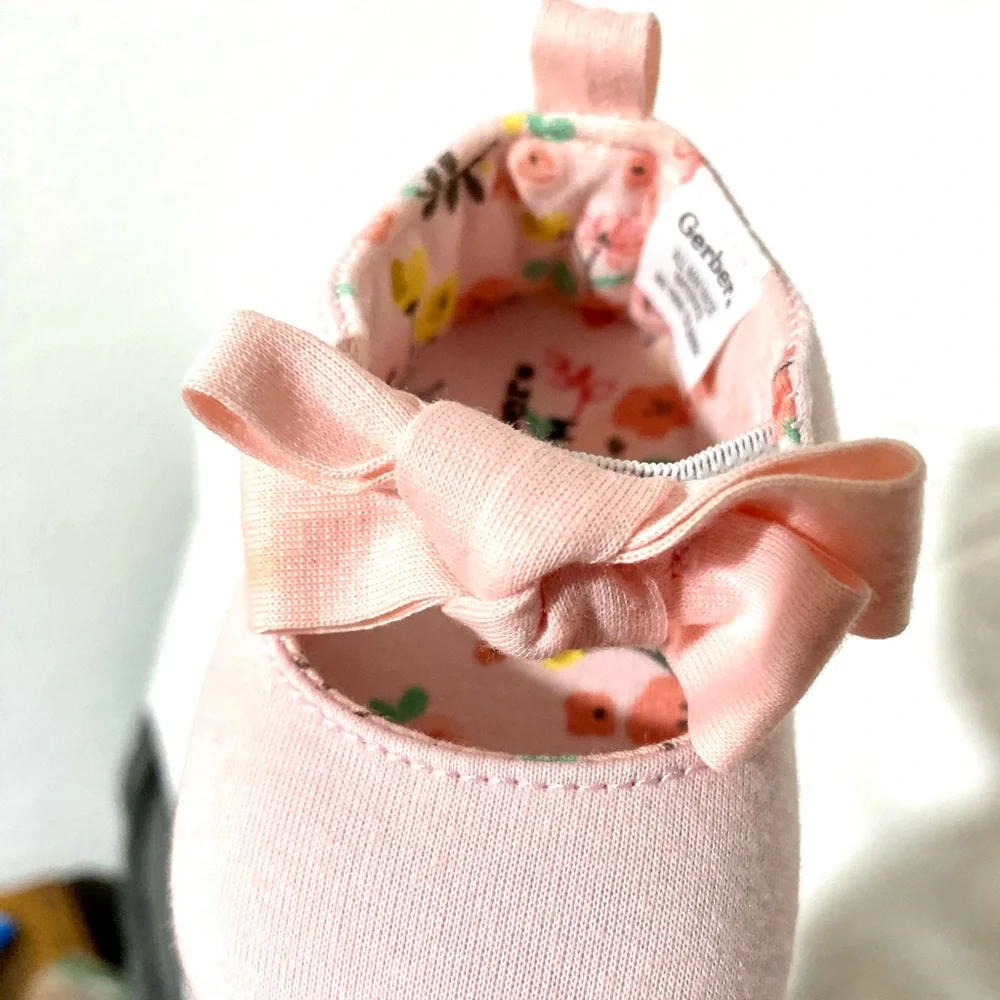 GERBER Baby Girl’s Jersey Pink Crib Shoe with Bow. Size 0-3 Months